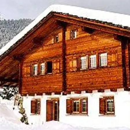 Casa Ravinatscha فندق Surselva
